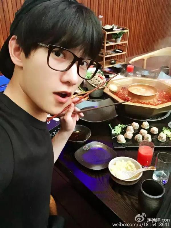 鹿晗李易峰楊洋張藝興，愛豆“眼鏡殺”誰更好看？